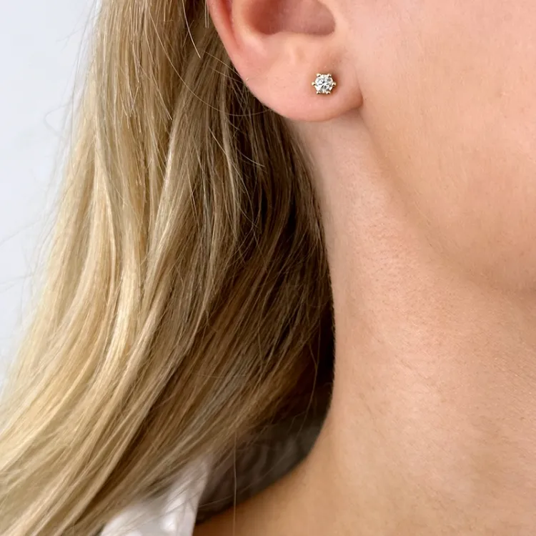 2 x 0,30 ct lab grown diamant solitaireørepynt i 14 karat gull med lab grown diamant 