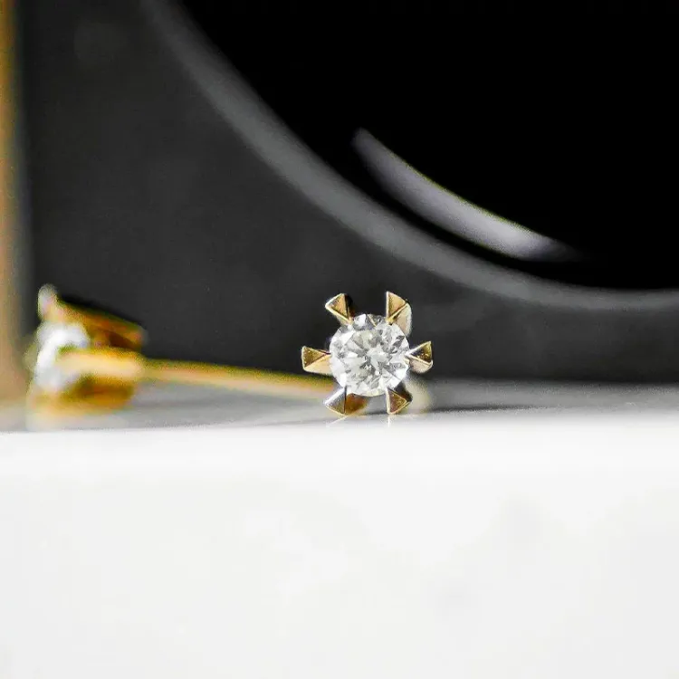2 x 0,20 ct lab grown diamant solitaireørepynt i 14 karat gull med lab grown diamant 