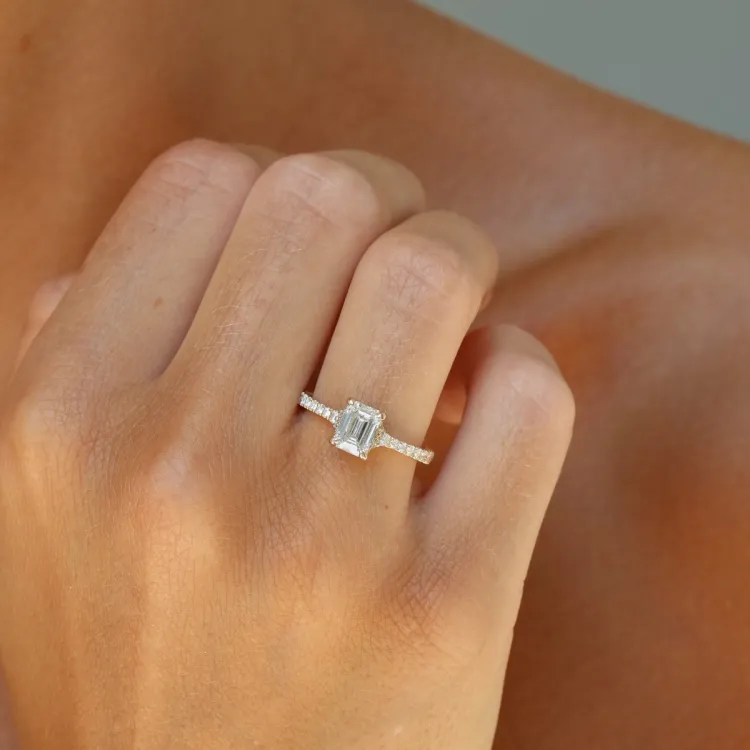 lab grown diamant ring i 14 karat gull 1,0 ct 0,25 ct