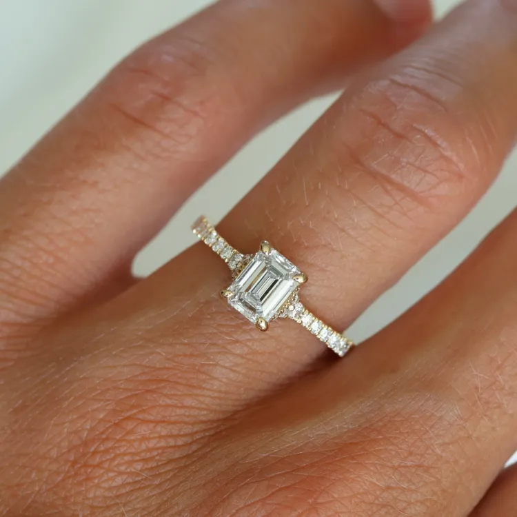 lab grown diamant ring i 14 karat gull 1,0 ct 0,25 ct