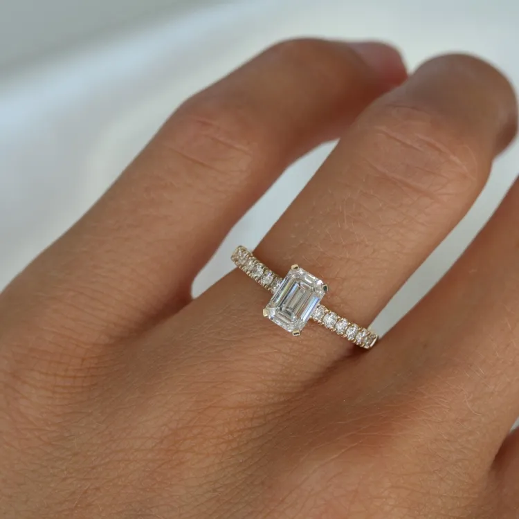 lab grown diamant ring i 14 karat gull 1,0 ct 0,26 ct