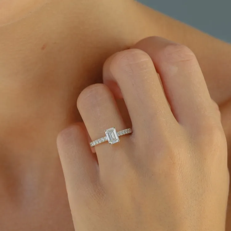 lab grown diamant ring i 14 karat gull 1,0 ct 0,26 ct