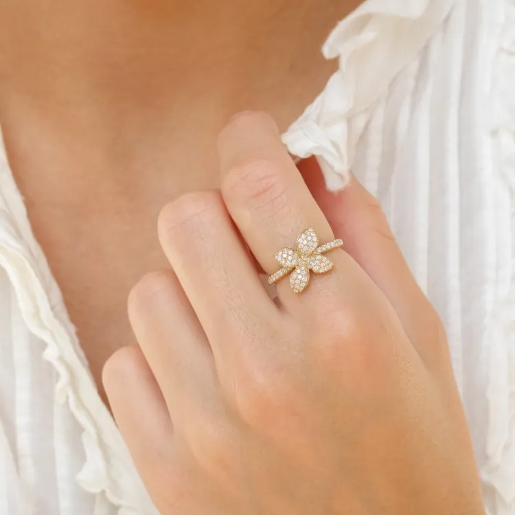 blomst lab grown diamant ring i 14 karat gull 0,44 ct