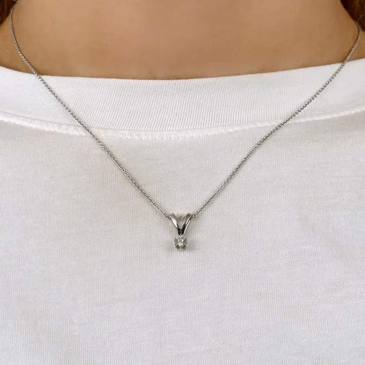 0,05 ct lab grown diamant anheng i 14 karat hvitt gull 0,05 ct