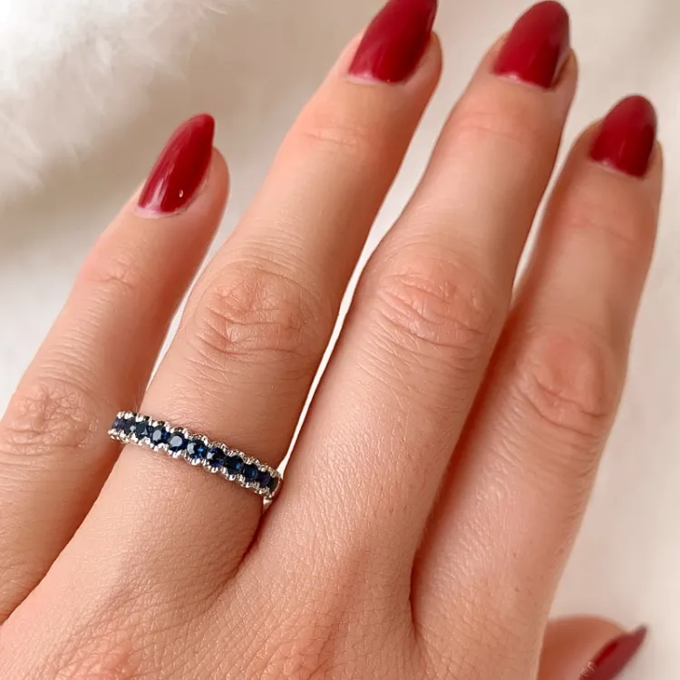 safir alliansering i 14 karat hvitt gull 0,70 ct