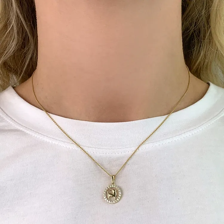 stjernetegn løven zirkon anheng i 8 karat - Gold Collection
