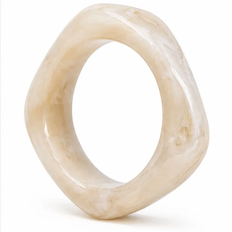 hvit bangle i resin - AURA