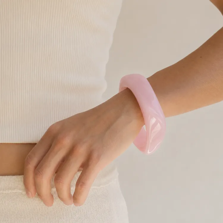 rosa bangle i resin - AURA