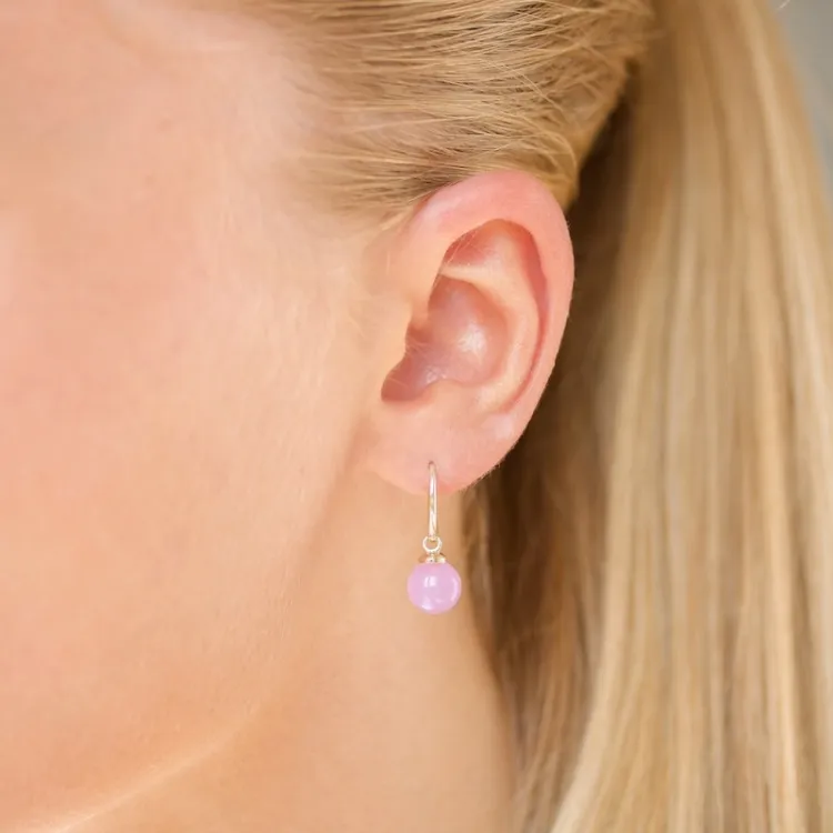 øredobber i 9 karat gull med rosa krystall