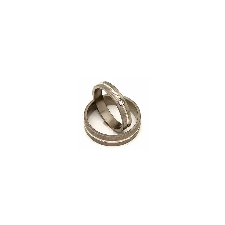 Gifteringer i 14 karat titanium og hvitt gull 0,040 ct