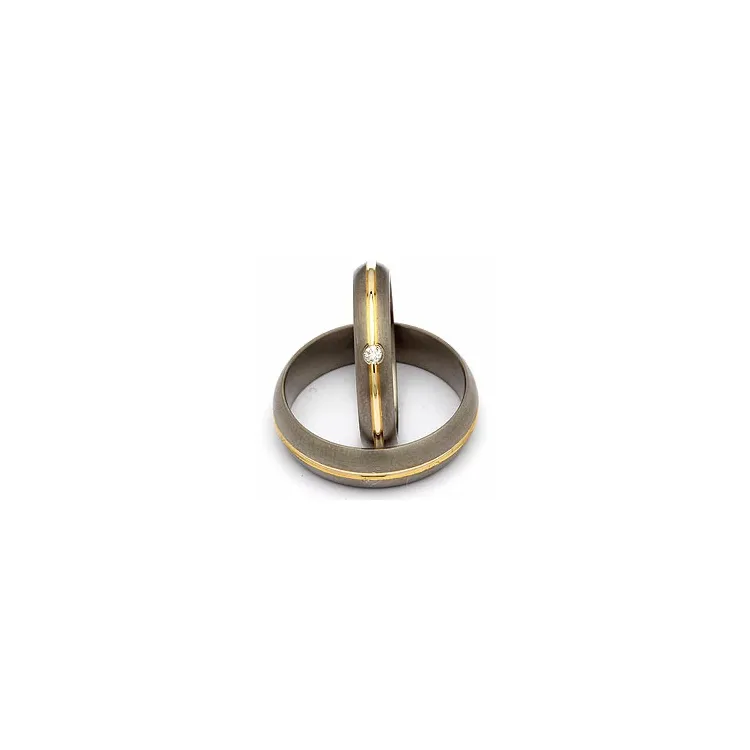 Gifteringer i titanium og alm. gull 0,03 ct