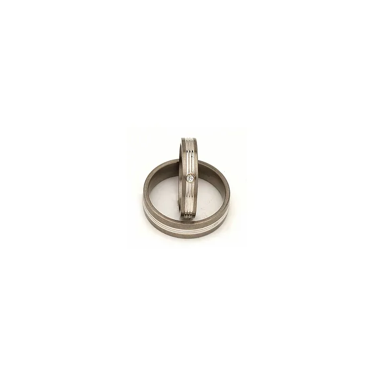Gifteringer i 14 karat titanium og alm. gull 0,025 ct