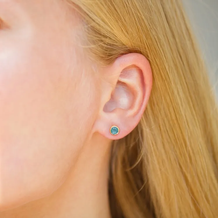 5 mm mørkeblå krystall ørestikker i forgylt sølv - Loom Stones