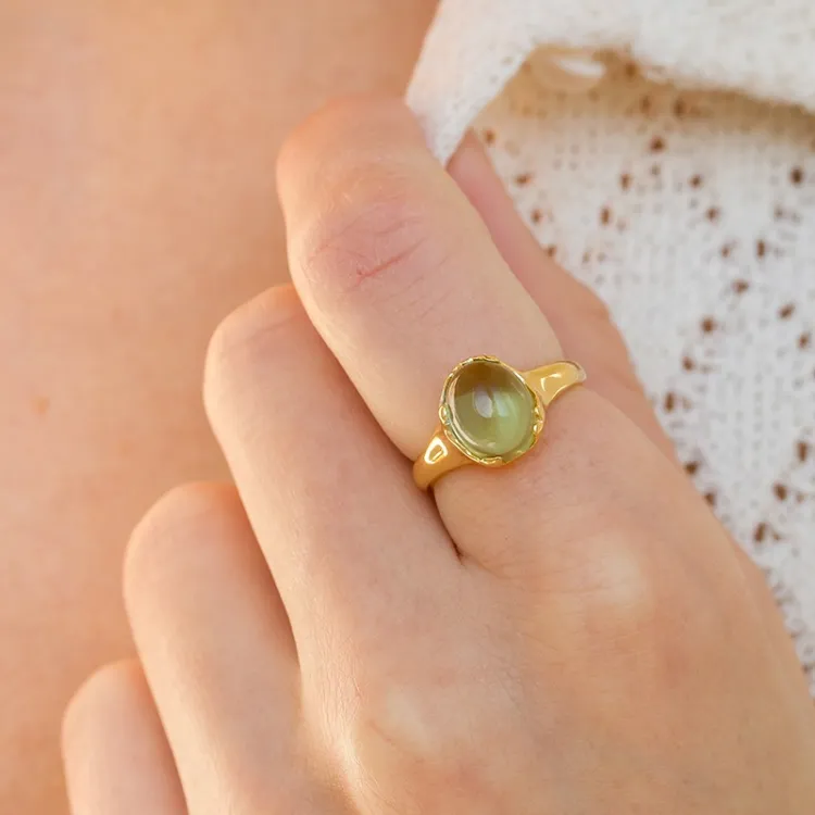 lysegrønn krystall ring i forgylt sølv - Loom Stones