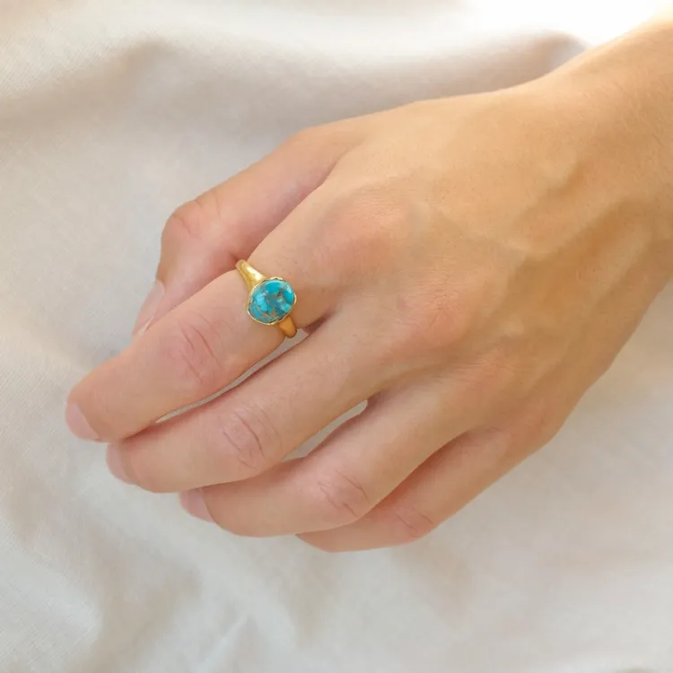 blå syntetisk turkis ring i forgylt sølv - Loom Stones