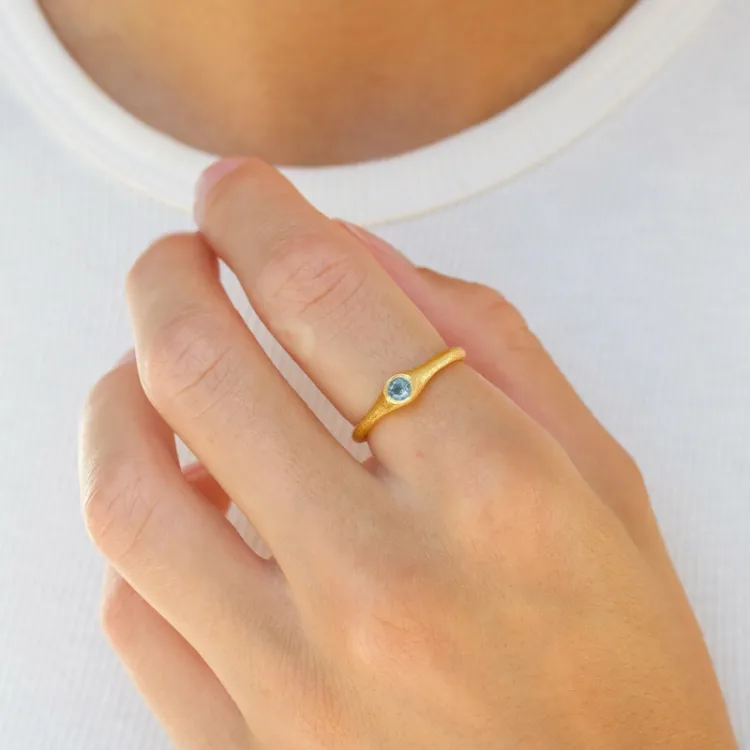 mørkeblå krystall ring i forgylt sølv - Loom Stones