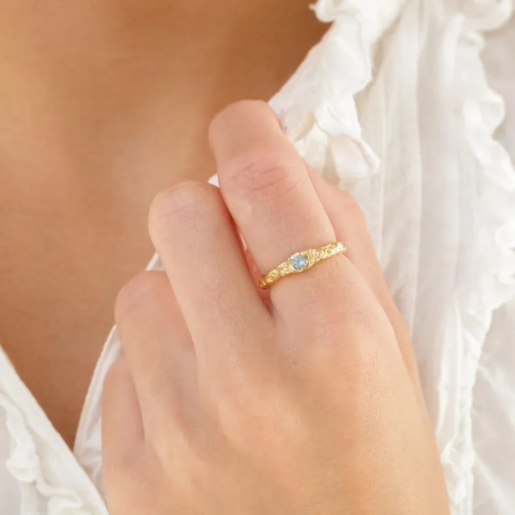 blå krystall ring i forgylt messing - Eliné