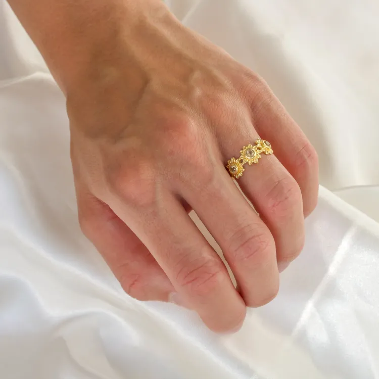 sol gul krystall ring i forgylt messing - Eliné