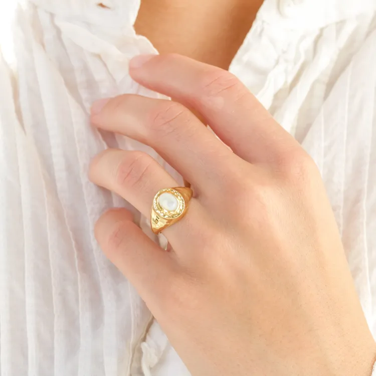 perlemors ring i forgylt messing - Eliné