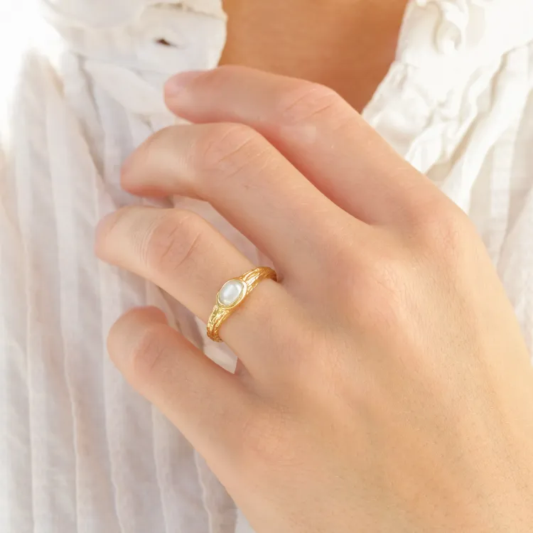 syntetisk perle ring i forgylt messing - Eliné
