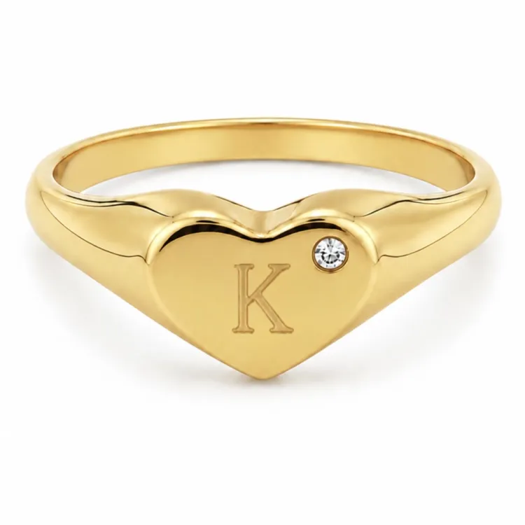 bokstav k zirkon ring i forgylt messing