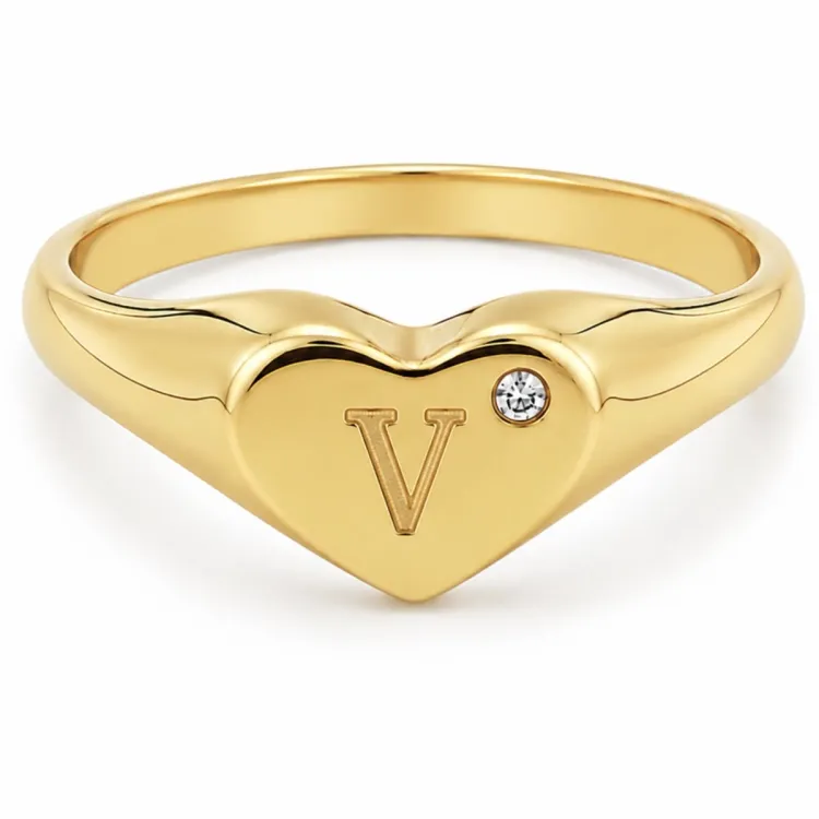 bokstav v zirkon ring i forgylt messing