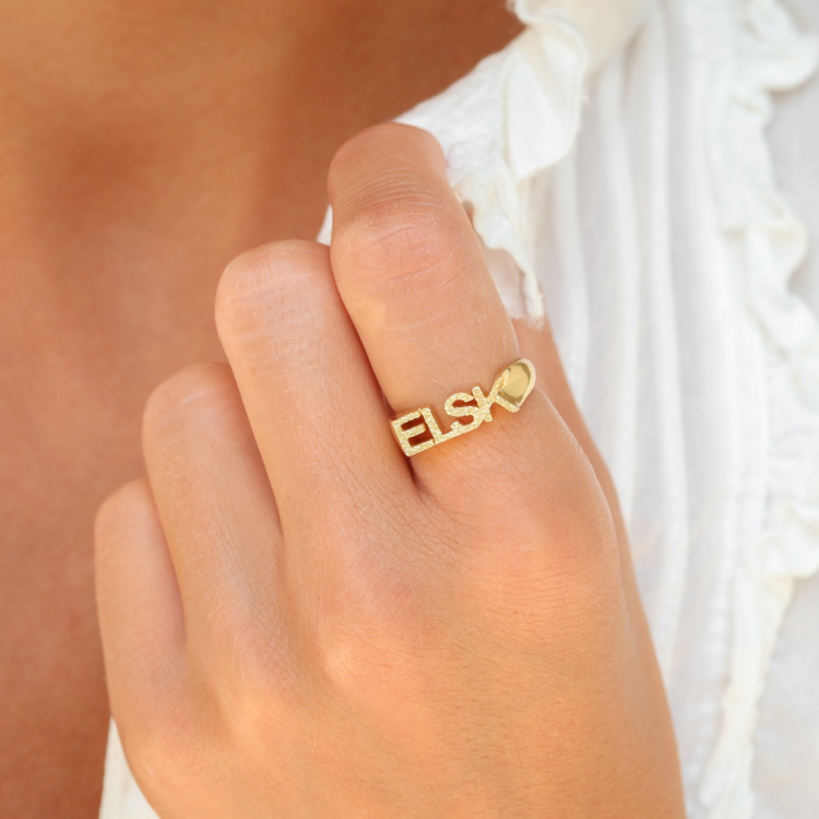 elsk ring i forgylt messing