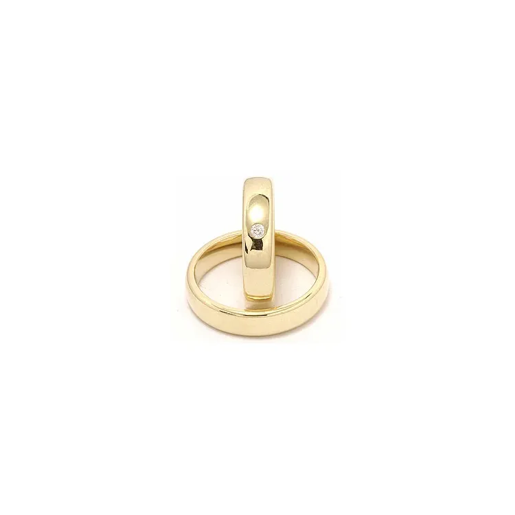 Gifteringer i 9 karat gull 0,05 ct