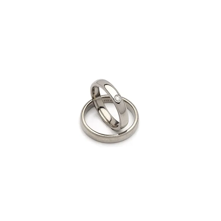 Gifteringer i titanium 0,05 ct