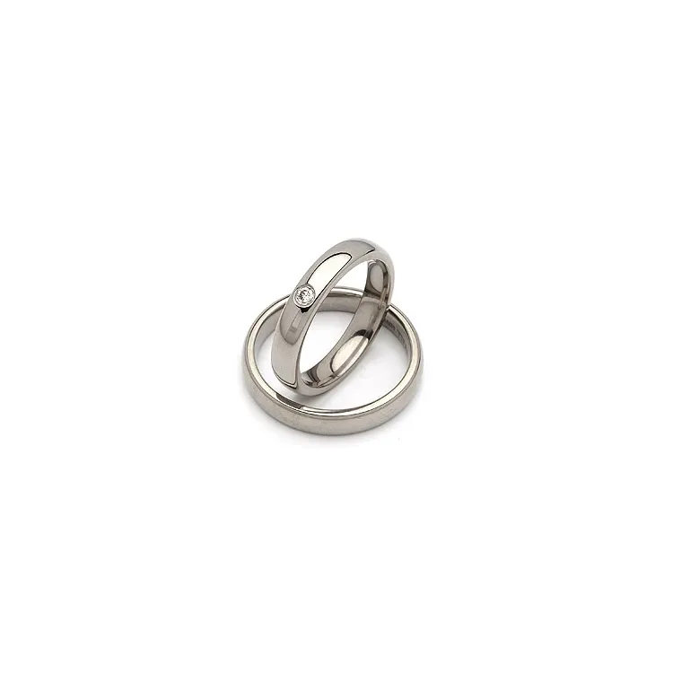 Gifteringer i titanium 0,05 ct