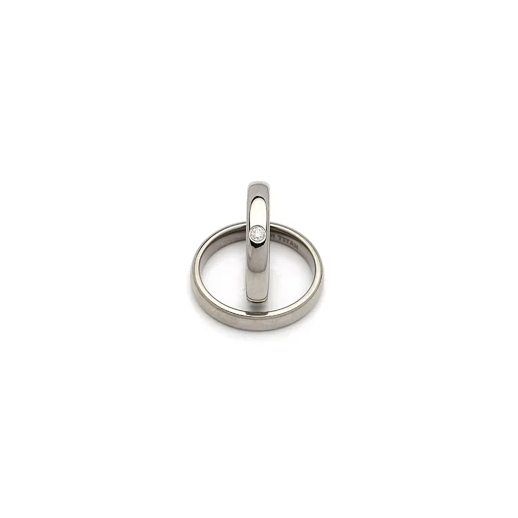 Gifteringer i titanium 0,05 ct