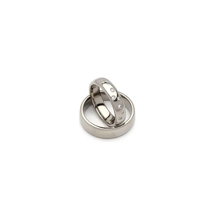 Gifteringer i titanium 0,126 ct