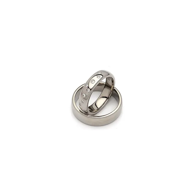 Gifteringer i titanium 0,126 ct