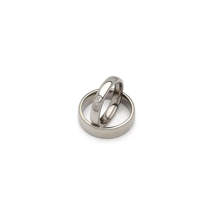 Gifteringer i titanium 0,05 ct