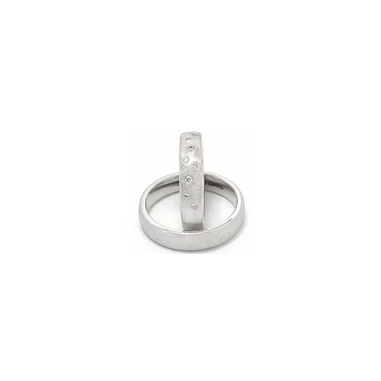 Strukturert stjernedryss gifteringer i 14 karat hvitt gull 0,126 ct - par