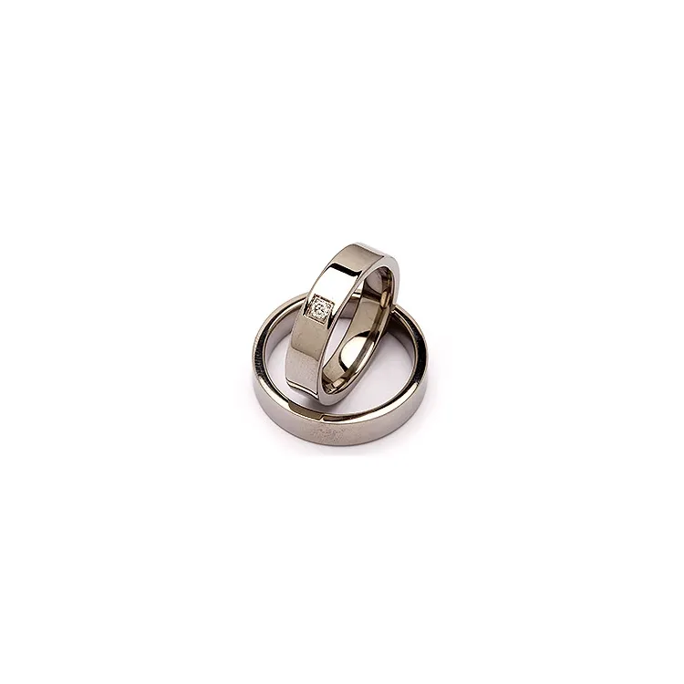 Gifteringer i titanium 0,05 ct
