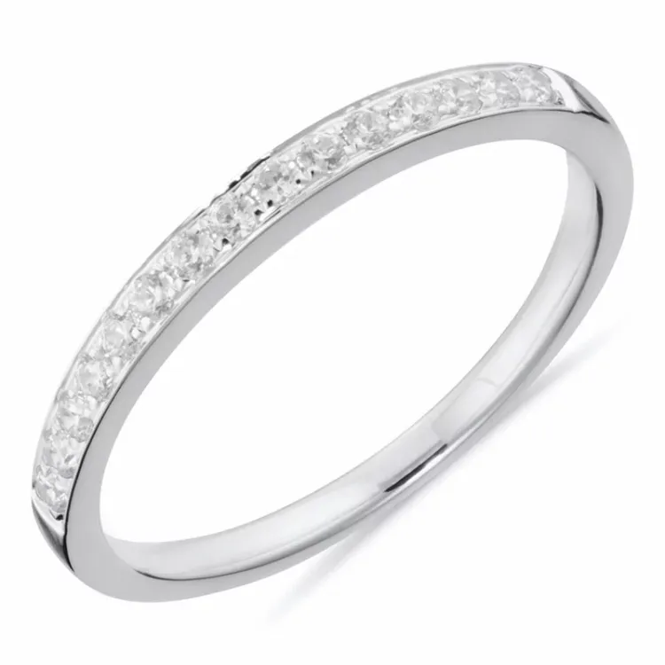 Smal hvit zirkon ring i 9 karat hvitt gull