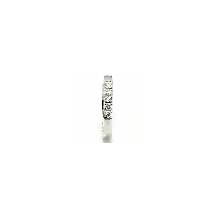 Elegant briljant giftering i 14 karat gull 0,05 ct