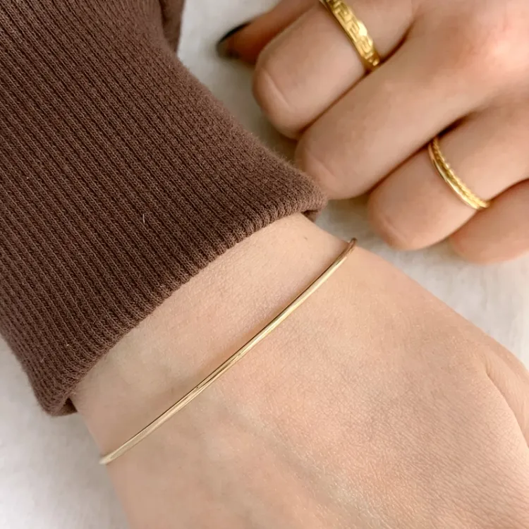 1,5 mm massiv BNH armring i 8 karat
