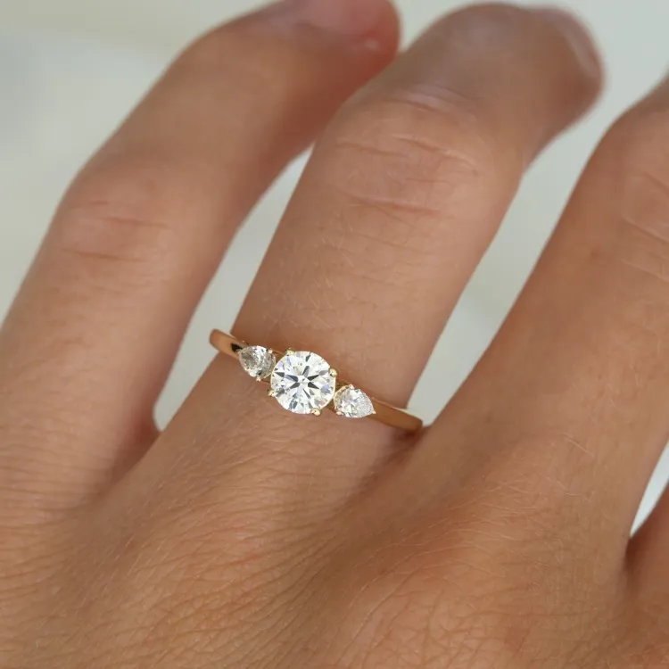 lab grown diamant ring i 9 karat gull 0,50 ct 0,20 ct