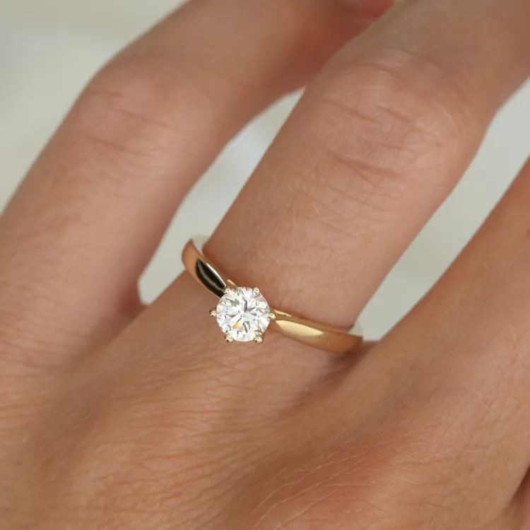 0,50 ct lab grown diamant solitairering i 9 karat gull 0,50 ct