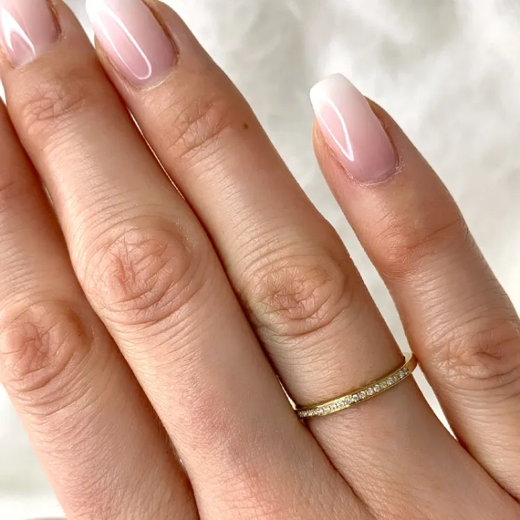 smal diamant gull ring i 14 karat gull 0,07 ct