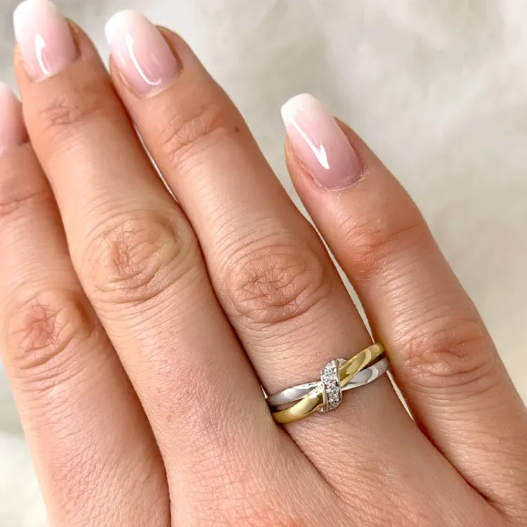 diamant ring i 14 karat gull og hvitt gull 0,03 ct