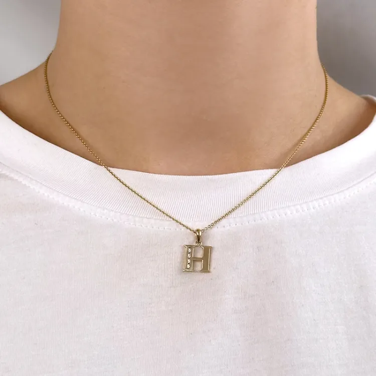 bokstav h anheng i 8 karat