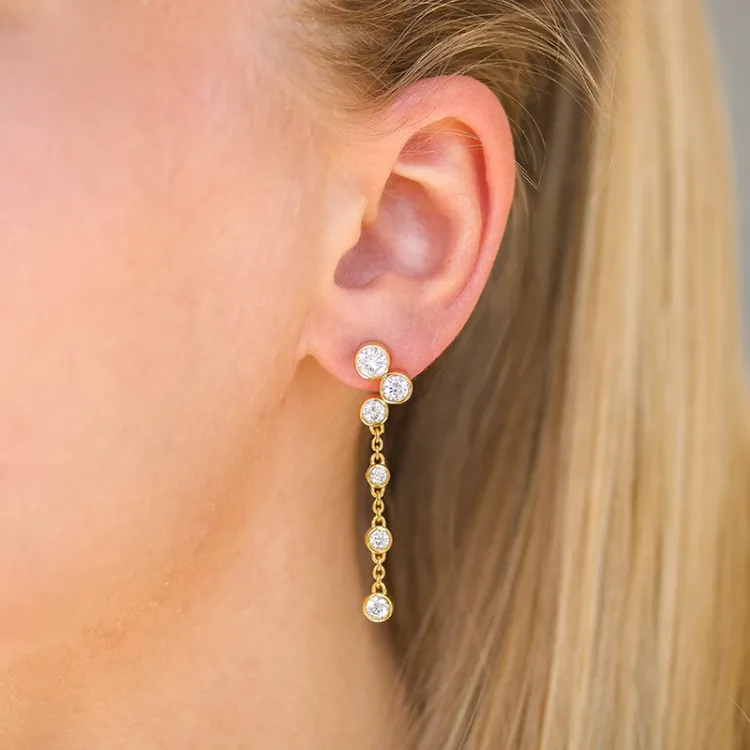 lange zirkon øredobber i forgylt sølv - Bubbly Sparkle
