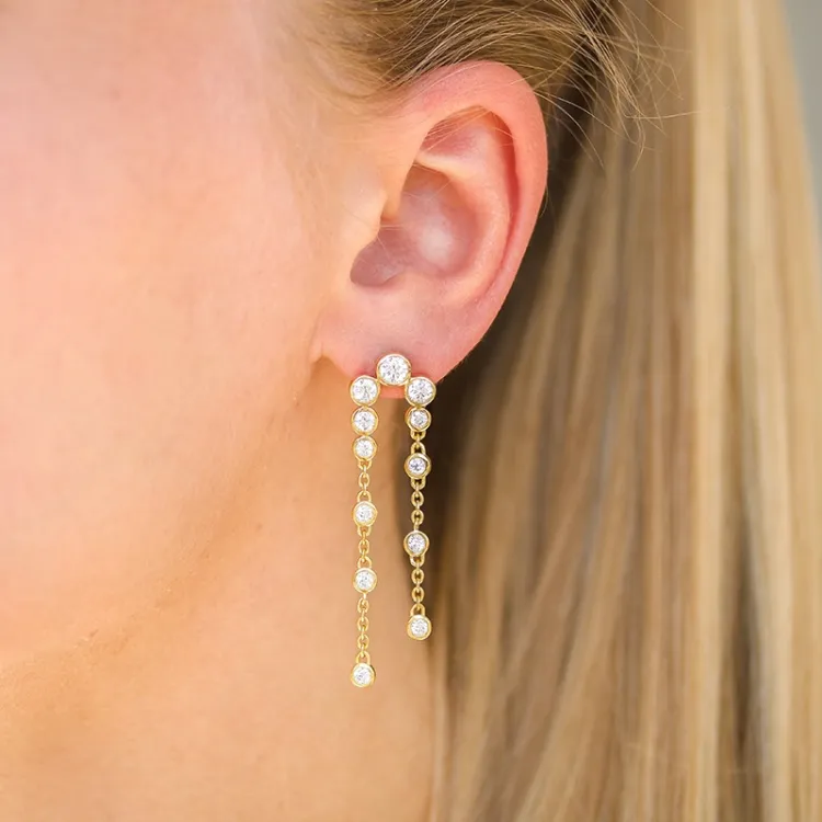 lange zirkon øredobber i forgylt sølv - Bubbly Sparkle