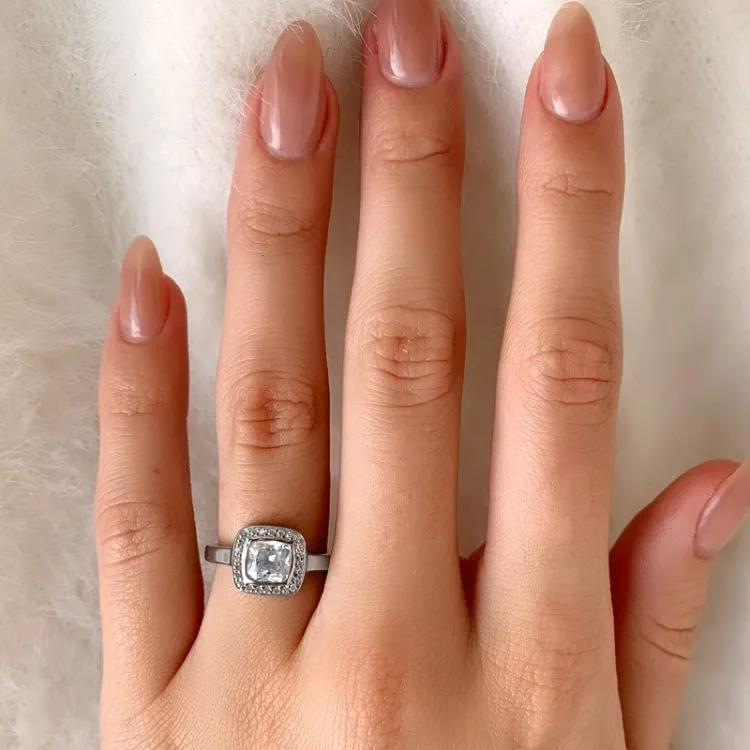 hvit zirkon ring i sølv