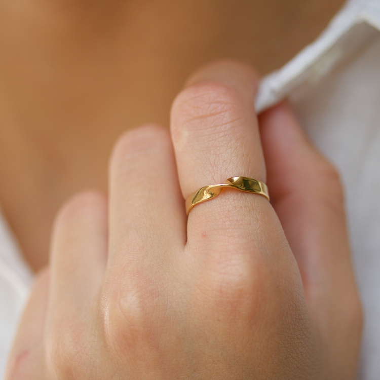 ring i forgylt sølv