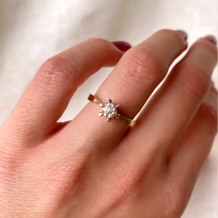 0,40 ct diamant solitairering i 14 karat gull 0,40 ct