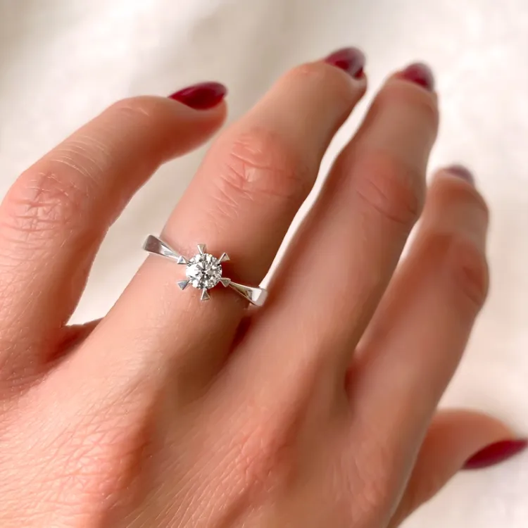 0,40 ct diamant solitairering i 14 karat hvitt gull 0,40 ct